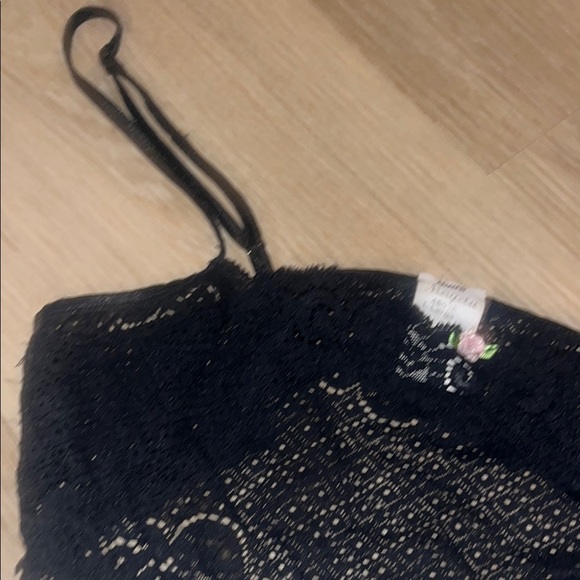 Elegant Black Lace Bralette - Picture 3 of 5